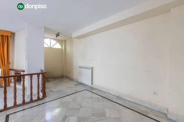 Exclusiva vivienda con piscina en la zona del Serrallo con piscina comunitaria — 11