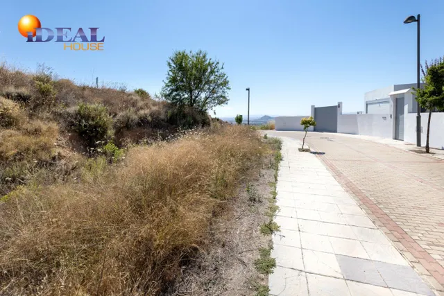 Venta de solar urbano en La Zubia (Zona Altos de La Zubia) — 8