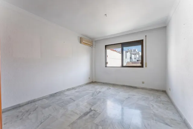 AMPLIO PISO EN LA ZONA DE GAMARRA — 11