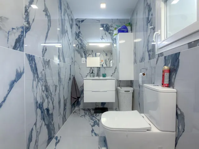 Maravilloso ático con increíble diseño, completamente exterior + terrazas con vistas panorámicas (280 mts del mar) — 19
