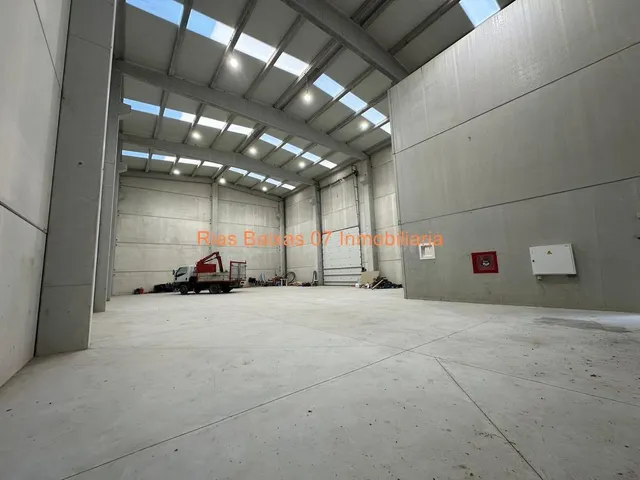 REF 7105 NAVE INDUSTRIAL DE 500 M2 CON 3 PLANTAS DE OFICINA  - foto 2