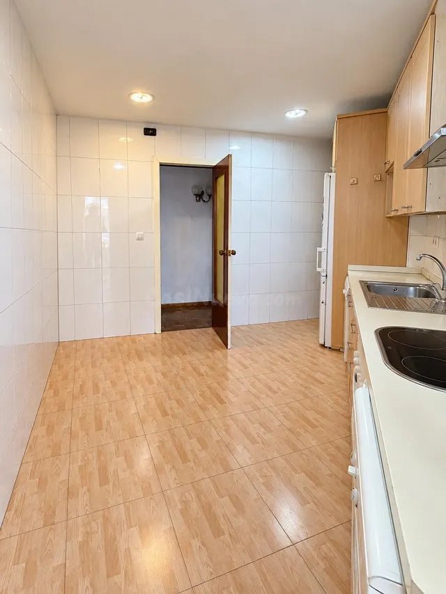 Amplia vivienda exterior en sexta planta junto a Virgen de L - foto 2