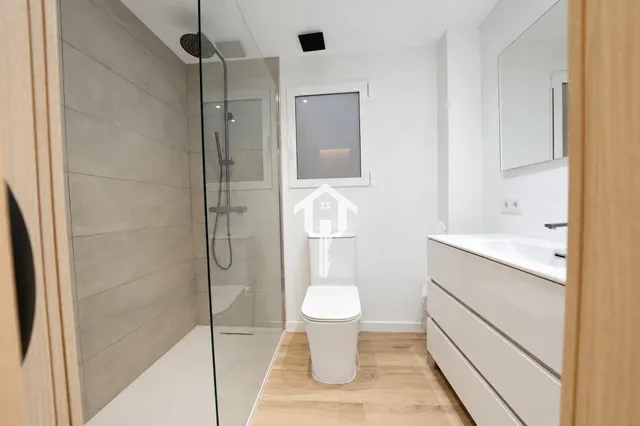 Entreplanta totalmente reformada con 2 patios en exclusiva en zona benalúa de Alicante — 25