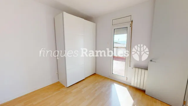 Dues terrasses, bones vistes i la calma d'un àtic a Igualada — 9