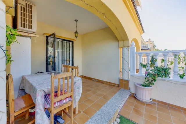 Bungalow en planta baja con amplio jardín privado y aparcamiento en Cabo Roig — 26
