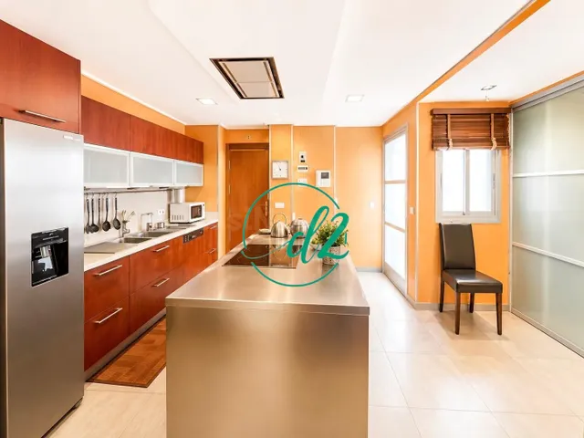EXCLUSIVA VIVIENDA DE MÁS DE 180 M2 CON GARAJE EN PLENO CENT - foto 3