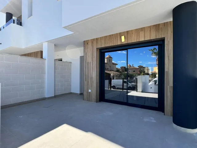 CHALET CON SOLÁRIUM, PISCINA Y SÓTANO — 5