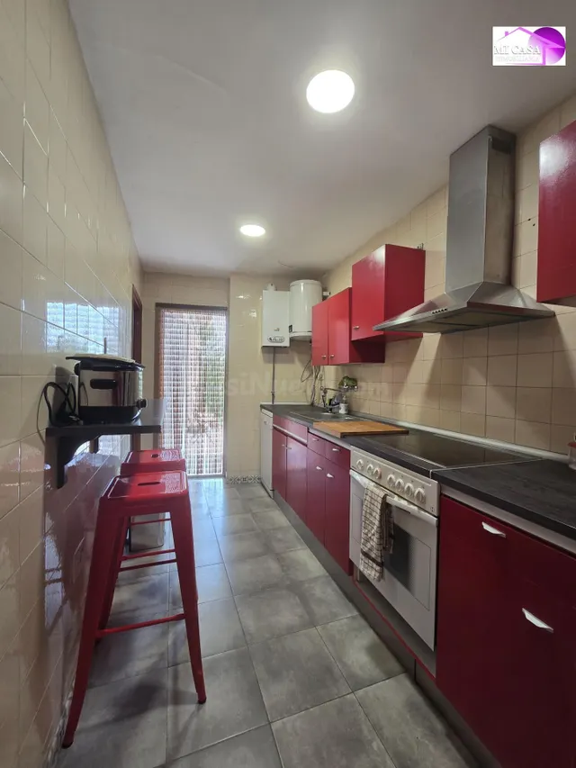 Descubre esta encantadora propiedad situada en la pintoresca - foto 2