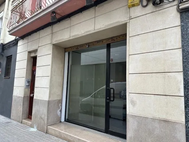 ALQUILER EN MANRESA DE DESPACHO EN PLANTA BAJA A PIE DE CALLE