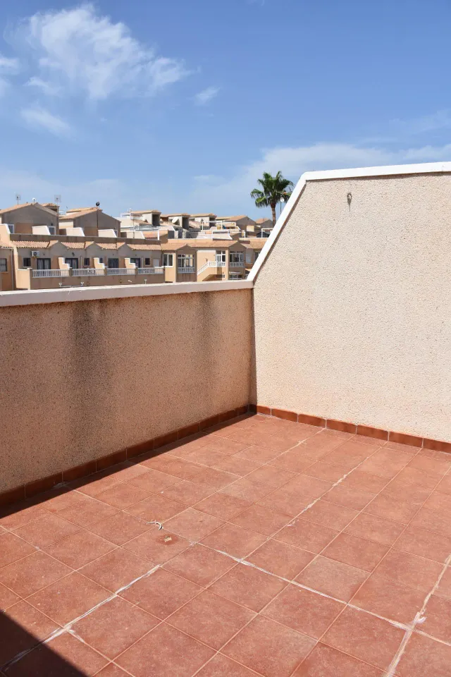GRAN CASA TIPO DÑUPLEX EN ORIHUELA COSTA: 2 HAB, 2 BAÑOS — 42