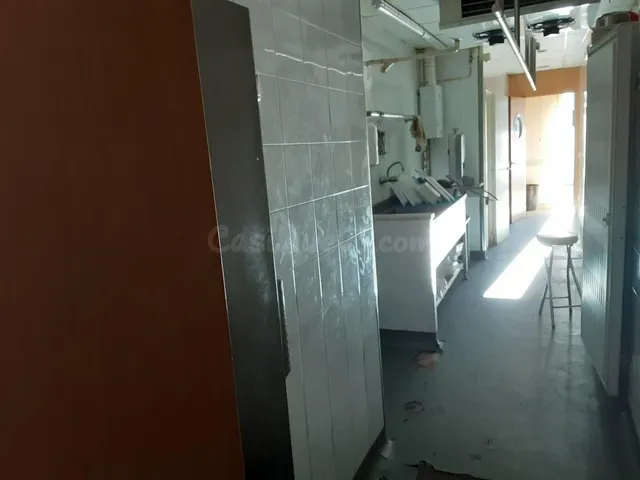 CARNICERIA EQUIPADA EN LLANÇÀ - ZONA PUERTO - foto 5