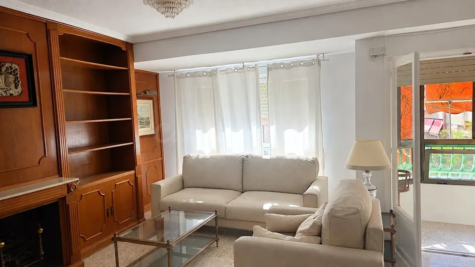 Amplio y luminoso piso en alquiler en Avd. Padre Esplá