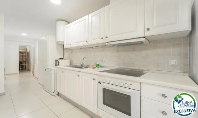 Moderno apartamento en planta baja en complejo residencial con zonas ajardinadas y piscina comunitaria — 10
