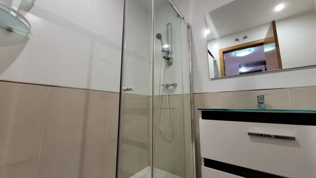 Piso 1 dormitorio en Alquiler, zona Camaretas, frente Centro Comercial — 9
