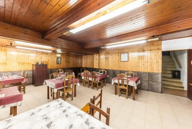Vivienda con Restaurante listo para continuar la actividad, con cocina totalmente equipada — 20