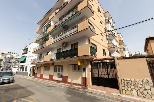 Piso 3 habitaciones en Calle Santa Margarita, junto Cmno. Bajo de Huétor — 31
