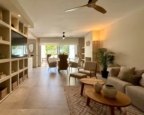 Espectacular vivienda reformada con jardín privado en Palm Beach, Marbella