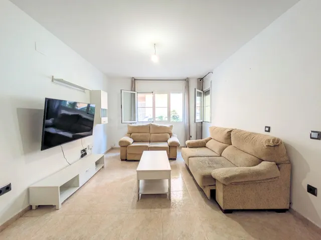 VIVIENDA ADOSADA DE CUATRO habitaciones CON AMPLIA TERRAZA E