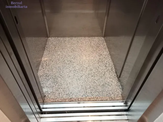 Piso de 75 metros construidos en Logroño, Zona Centro Ayuntamiento con piscina comunitaria — 17
