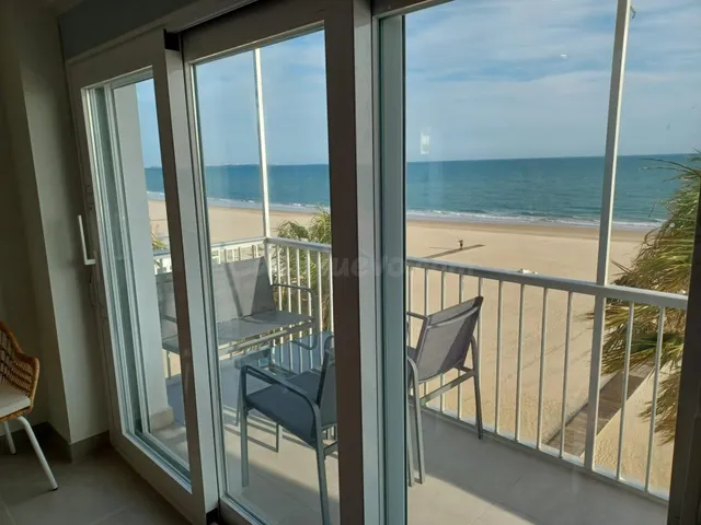 GRAN APARTAMENTO EN PRIMERA LINEA DE PLAYA EN ALQUILER ESCOL - foto 2