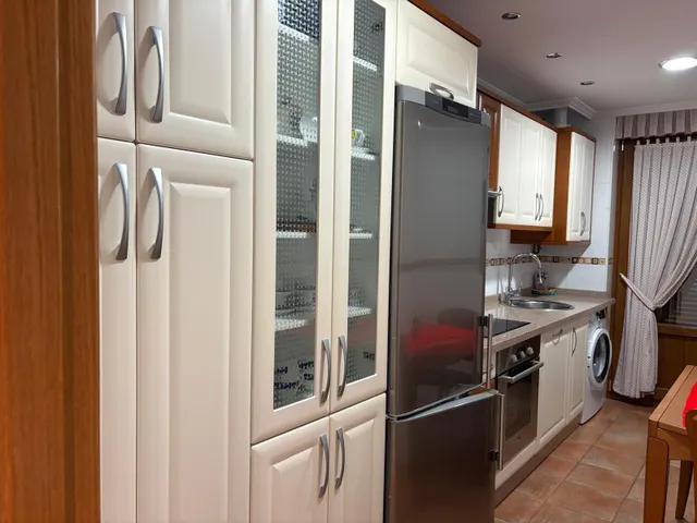 Se vende apartametamento seminuevo en el centro de Valencia de Don Juan, amueblado y equipado, cocina, salón, 2 hab., baño, aseo, ascensor, trastero y plaza de garaje — 12