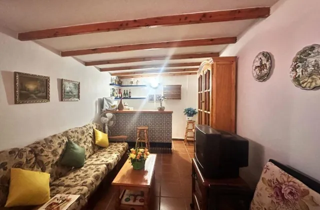 Bungalow con amplia terraza a pocos pasos de la playa y orientación Sur. — 40