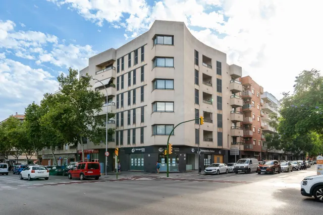 Piso en zona Ocimax con plaza de aparcamiento.