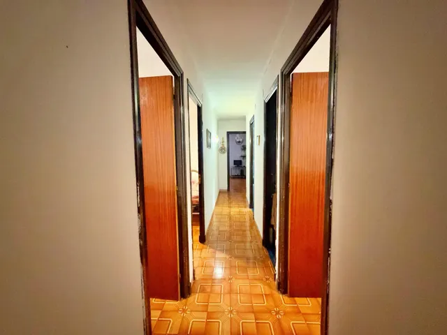 Piso de 4 habitaciones con ascensor en la calle Sant Blai, cerca de la universidad — 28