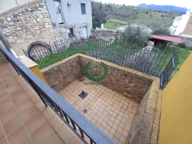 SE VENDE CHALET INDEPENDIENTE EN VENTURADA (SIERRA NORTE)  . JARDIN Y TERRAZA — 41