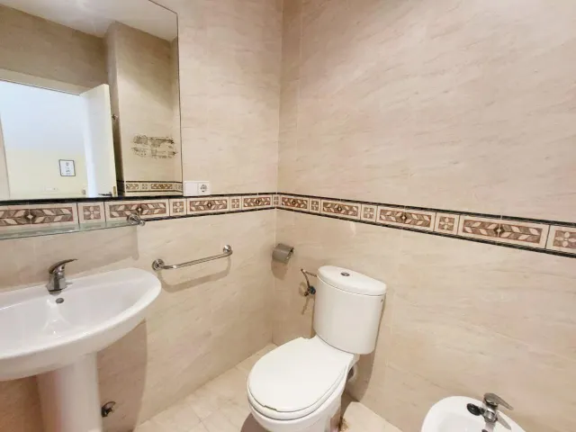 ÁTICO EXCLUSIVO CON VISTAS, TERRAZAS, PISCINA Y GARAJE – A 250 M DE LA PLAYA — 17