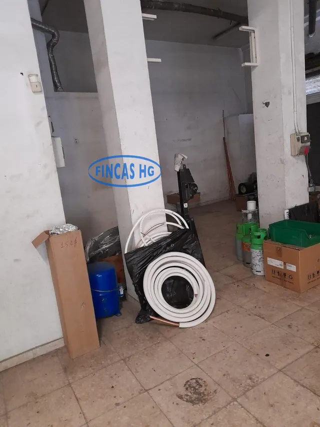 Gran local comercial haciendo esquina de 220m2. en el barrio de Los Ángeles — 6