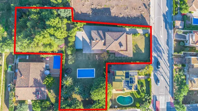 Más que una villa señorial: un oasis de 2.700 m2 a 600 metro - foto 3