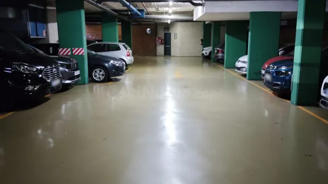 Parking 8m² en alquiler - Casc Antic - foto 4