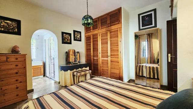 Encantador Chalet de 2 Plantas con Amplios Espacios y Terrazas — 38