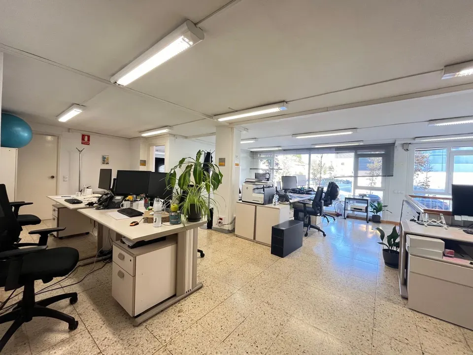 Espectacular local oficina con 170 m2 en Avenida Barcelona zona Esclat