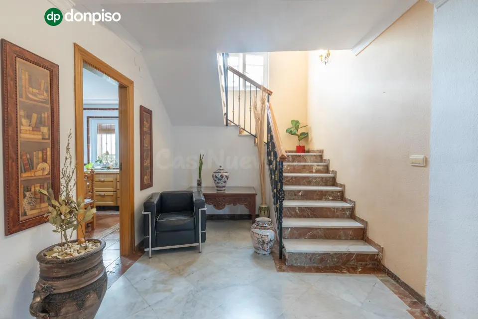Casa en esquina en venta en Las Gabias