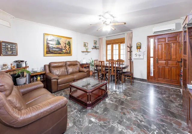 SE VENDE BONITA CASA ADOSADA DE 4 DORMITORIOS CON PISCINA PR - foto 5