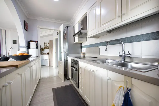 Amplia y Luminosa Vivienda en esquina de 3 dorm. baño y aseo con Garaje Cerrado en el Corazón de la Ciudad — 11