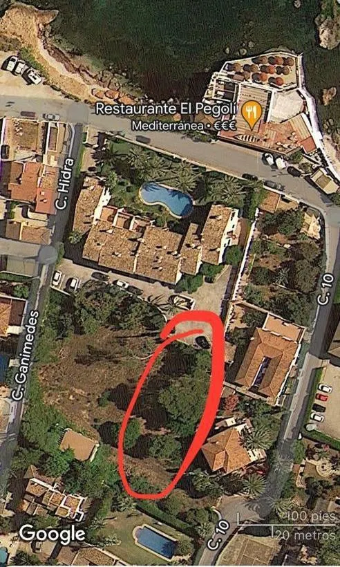 Se vende terreno de 962m2 urbanizable en Las Rotas Denia. Pr
