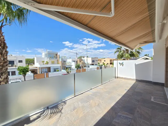 Villa 3 habitaciones 111m² en venta - Zona Pueblo — 30