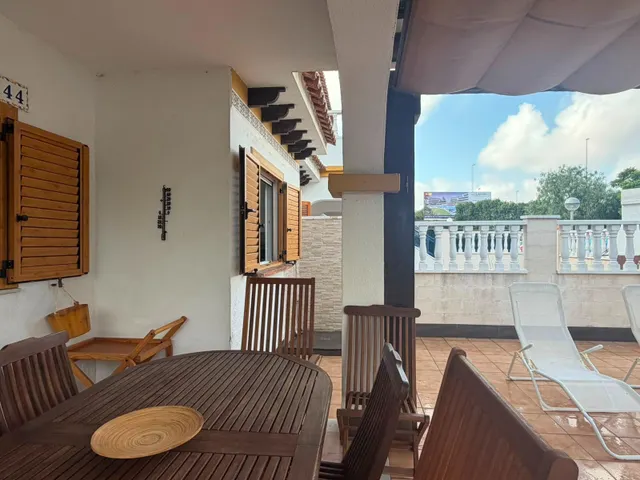 Elegante Dúplex Vacacional con Piscina y Terraza — 8