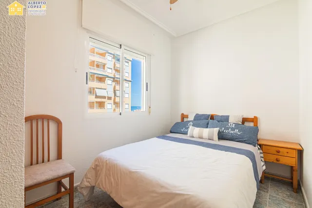 Bungalow en venta en urbanización Las Arenas 2, Arenales del Sol. — 32