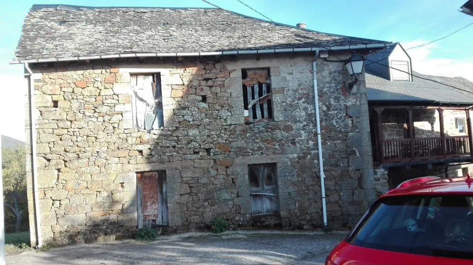 CASA DE PIEDRA CON TERRENO EN NOCEDA DEL BIERZO