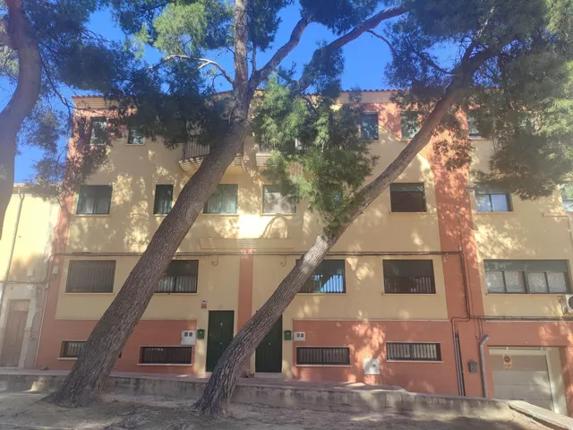 EXCELENTE UNIFAMILIAR CON VAROS AMBIENTES PARA LA FAMILIA
