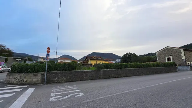 ¡Oportunidad única en Los Corrales de Buelna! Espectacular parcela urbana en esquina — 10