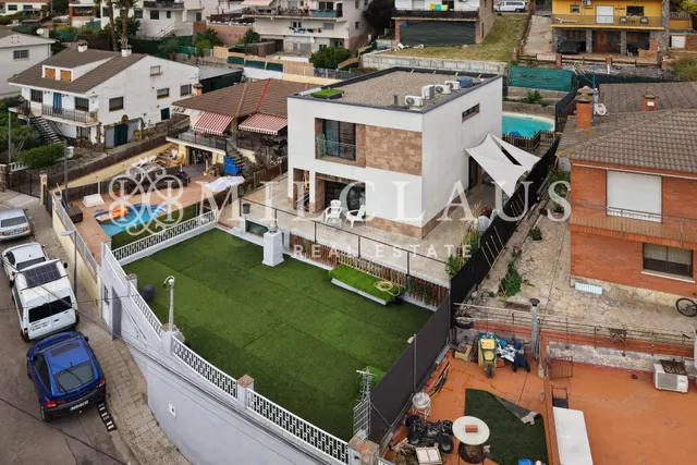 Casa o chalet independiente en venta en Calle d'Enric Morera — 4