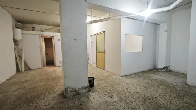Local en venta para reformar en la calle Salinas, Vila de Gràcia. — 5