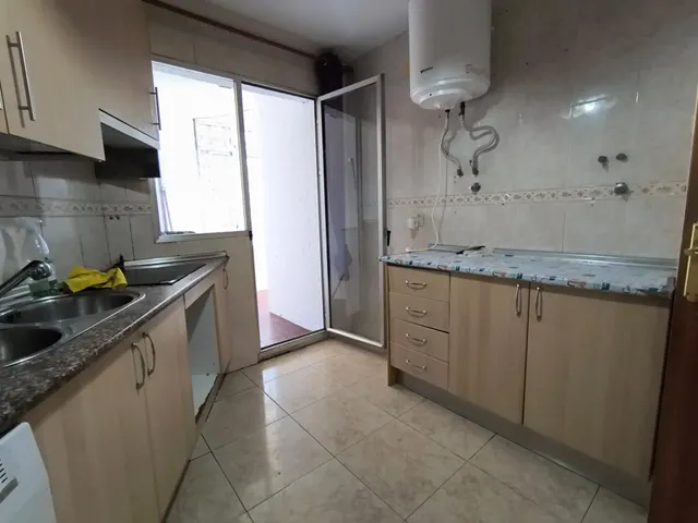Piso en zona Pinilla con cuatro habitaciones, dos baños y  garaje — 6