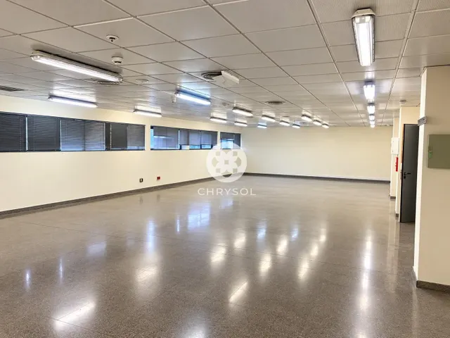 Exclusiva nave industrial tipo c con edificio corporativo junto a zona franca y fira de Barcelona. — 24