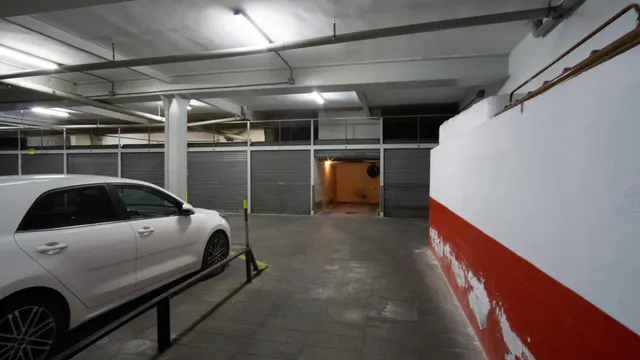 Garaje Cerrado para coche muy pequeño  en zona Avd. Acacias — 4